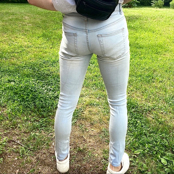 Denim Co. Skinny Jeans in Light Wash Denim - Picture 3 of 3